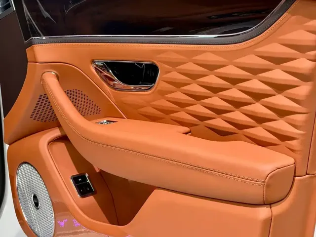 Bentley Flying Spur Plug-in Hybrid 2022 2.9T V6 Hybrid — Фото автомобиля 23