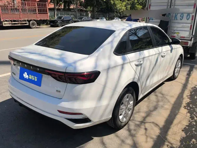 Geely Emgrand — Фото автомобиля 3