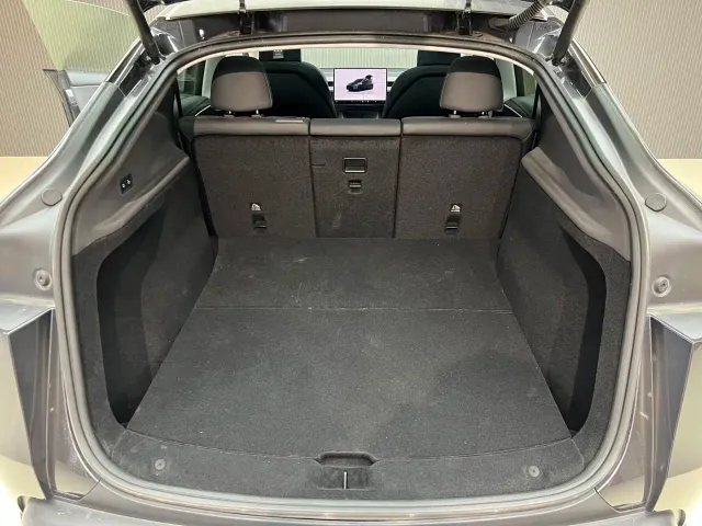 Tesla Model Y — Фото автомобиля 14
