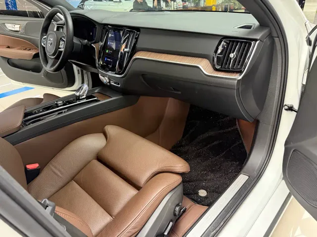 Volvo S60 — Фото автомобиля 7