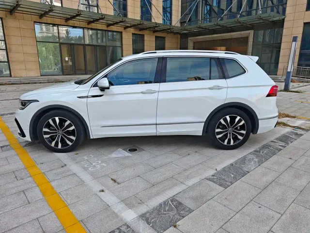 Volkswagen Tiguan L — Фото автомобиля 3