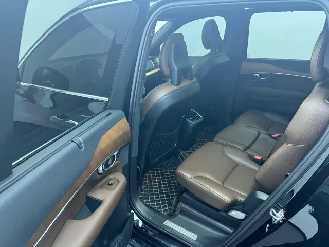Volvo XC90 — Фото автомобиля 9