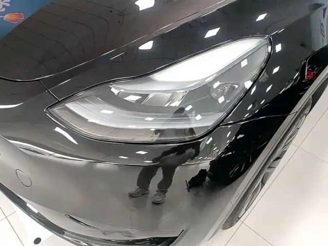 Tesla Model Y — Фото автомобиля 23