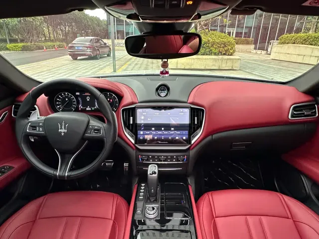 Maserati Ghibli — Фото автомобиля 6
