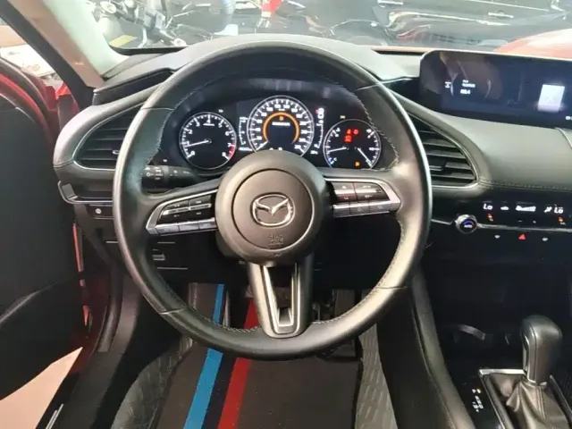 Mazda Axela — Фото автомобиля 10