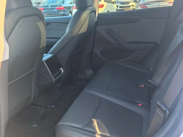 Tesla Model Y — Фото автомобиля 6