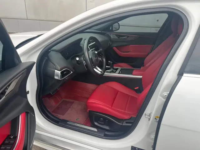 Jaguar XEL — Фото автомобиля 4