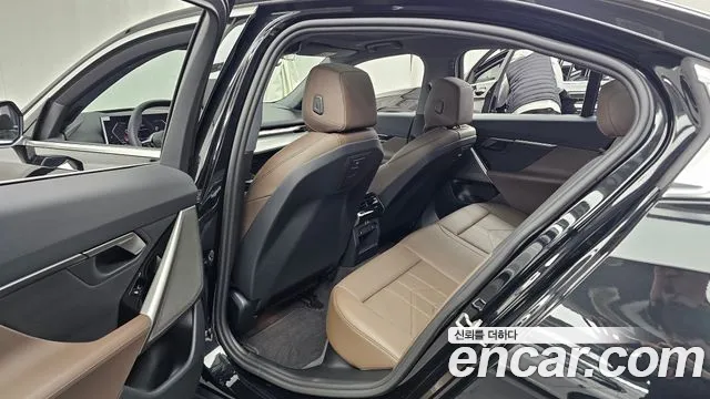 BMW 5 Series G60 — Фото автомобиля 18