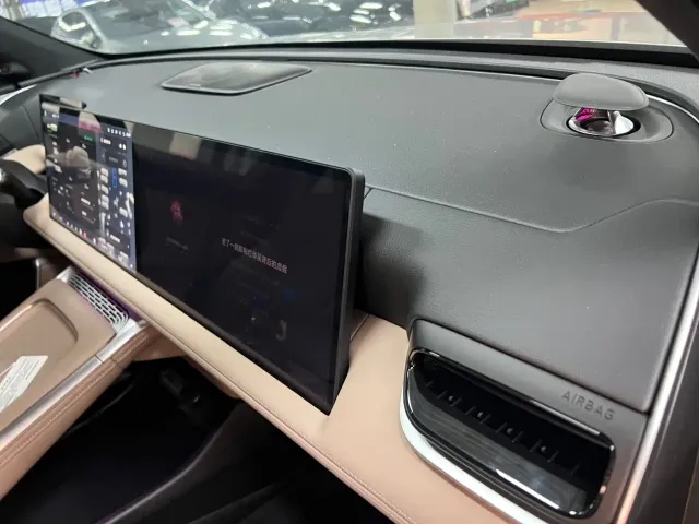 Xpeng G9 — Фото автомобиля 14