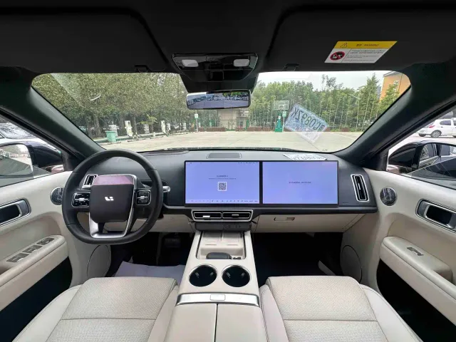 Li Auto L9 — Фото автомобиля 12