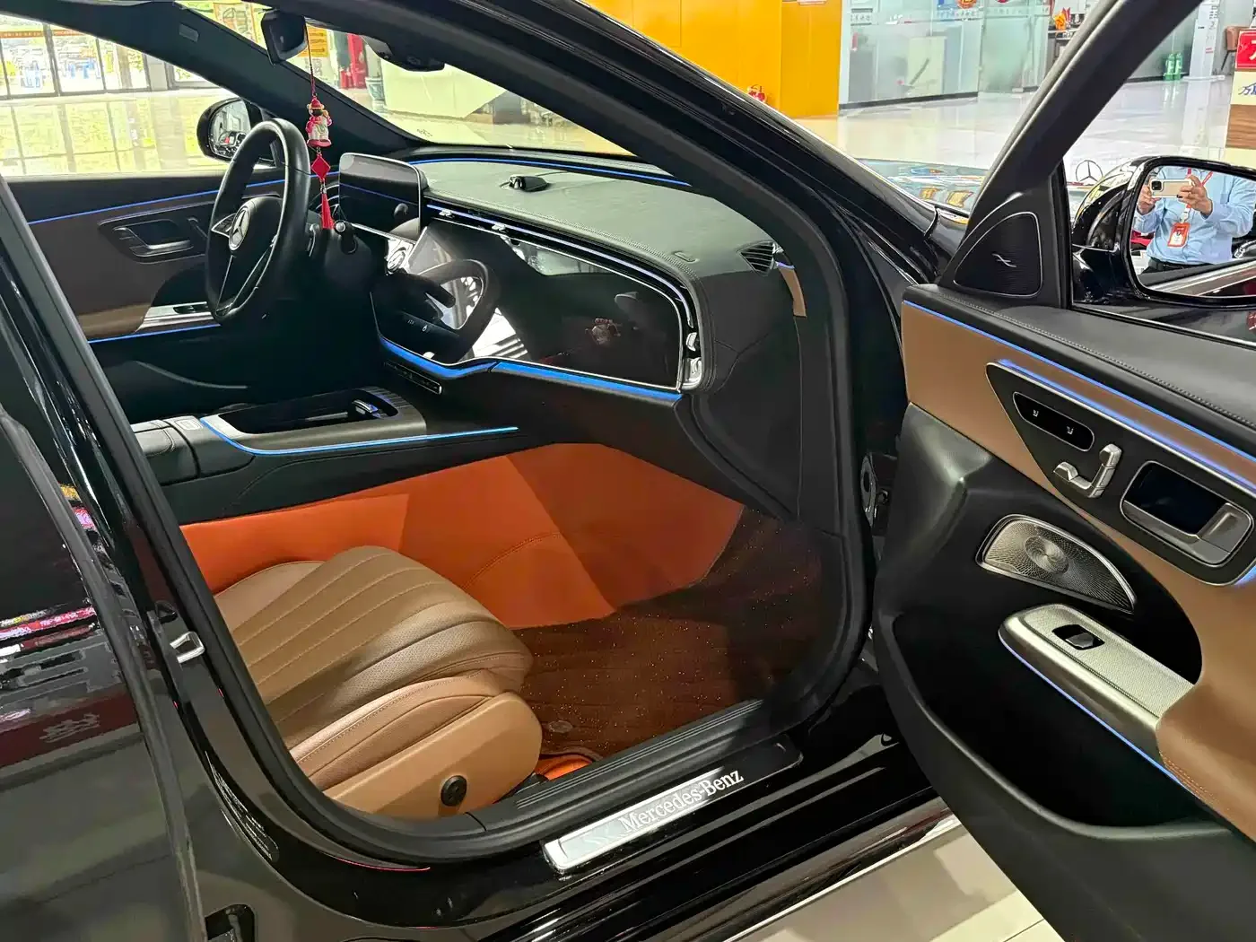 Mercedes-Benz Mercedes-Benz E-Class 2024 Model E 300 L Luxury — Фото автомобиля 16
