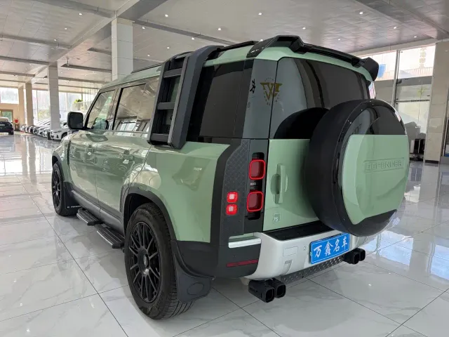 Land Rover Defender — Фото автомобиля 17