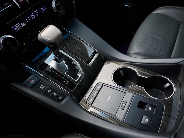 Lexus LM — Фото автомобиля 14