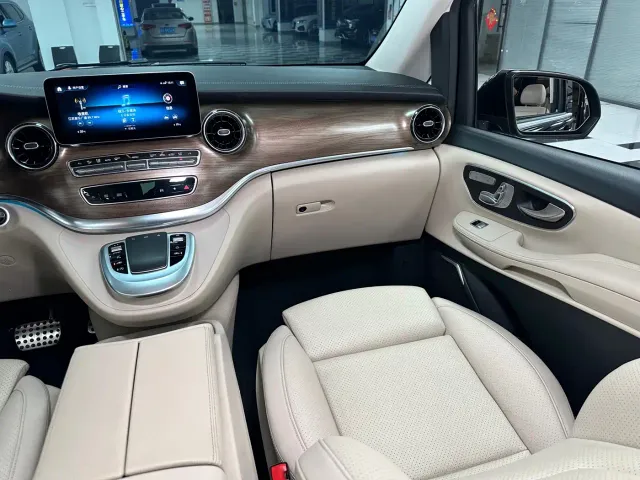 Mercedes-Benz V-Class — Фото автомобиля 23