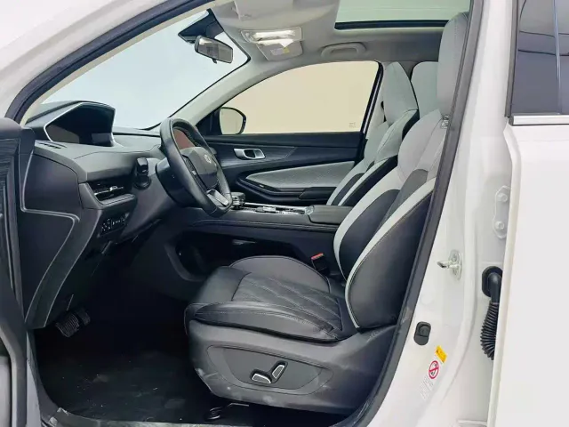 Changan Qiyuan Q05 — Фото автомобиля 7