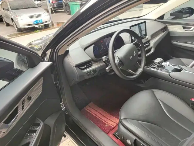 Hongqi E-QM5 — Фото автомобиля 15