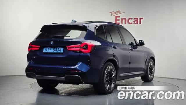 BMW iX3 — Фото автомобиля 2