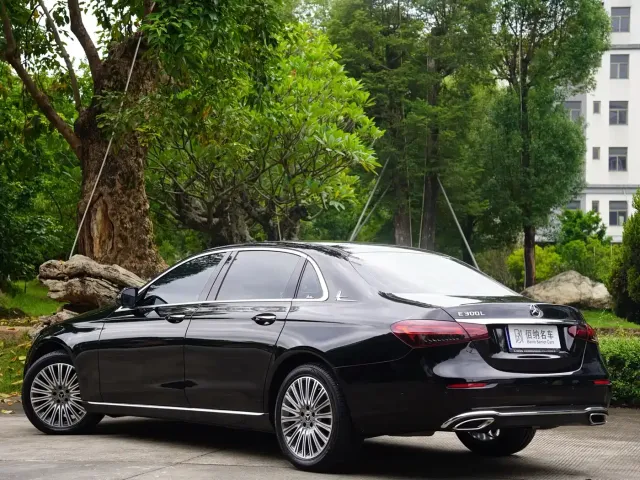 Mercedes-Benz E-Class — Фото автомобиля 5