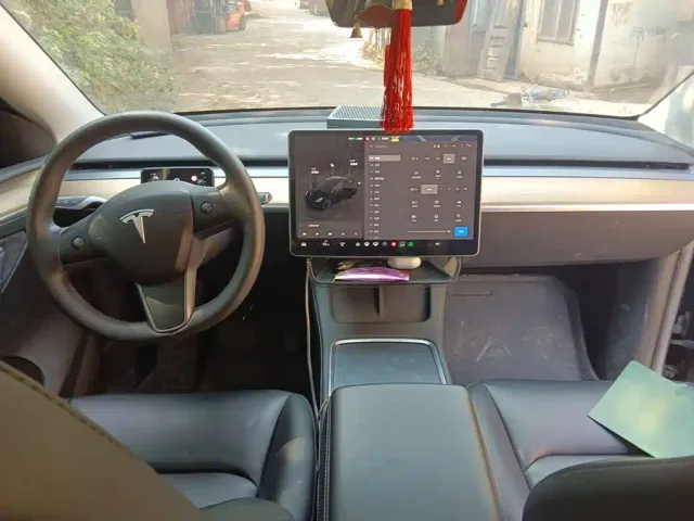 Tesla Model Y — Фото автомобиля 5