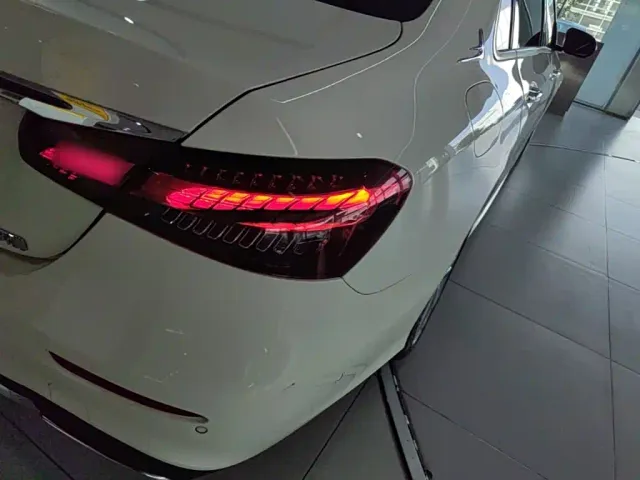 Mercedes-Benz E-Class — Фото автомобиля 7