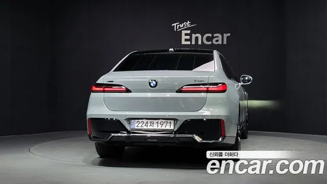 BMW 7-Series 7 серия (G70) 740i xDrive M Sport — Фото автомобиля 4