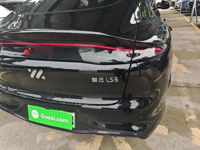 IM Motors LS6 — Фото автомобиля 7