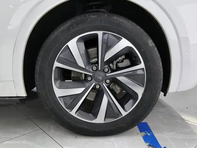 Li Auto ONE — Фото автомобиля 6