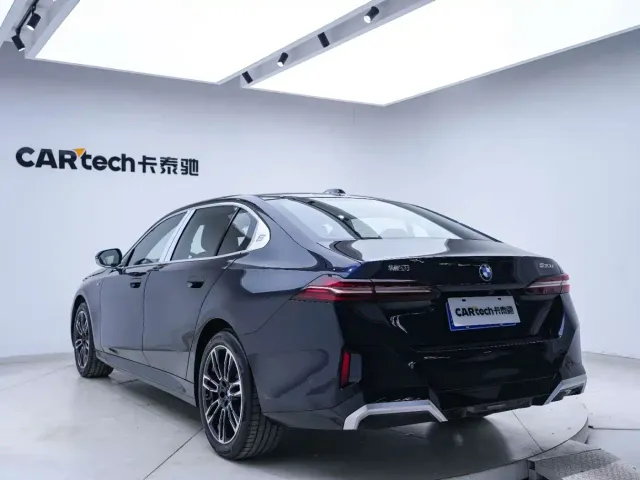 BMW 5 Series — Фото автомобиля 21