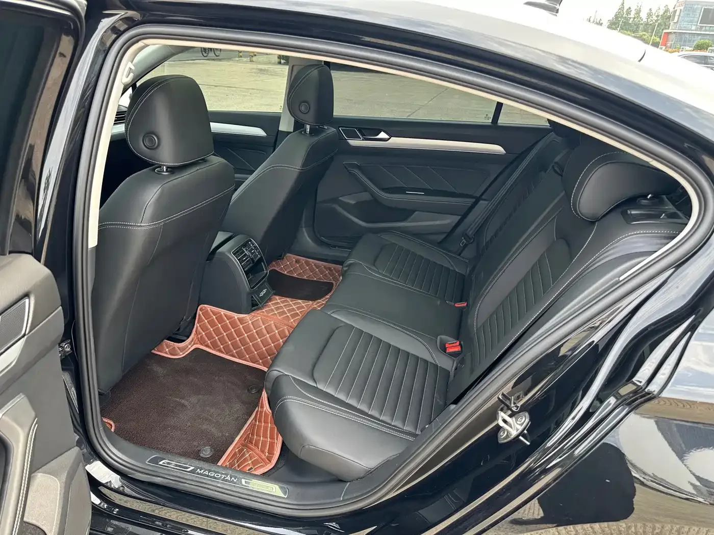 Volkswagen Magotan 2023 Model 2 Million Units Commemorative Edition 280TSI DSG Leading Version — Фото автомобиля 14