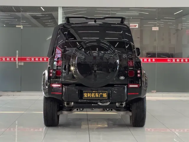 Land Rover Defender — Фото автомобиля 17