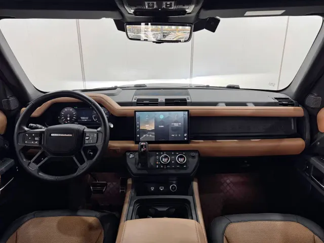Land Rover Defender — Фото автомобиля 12