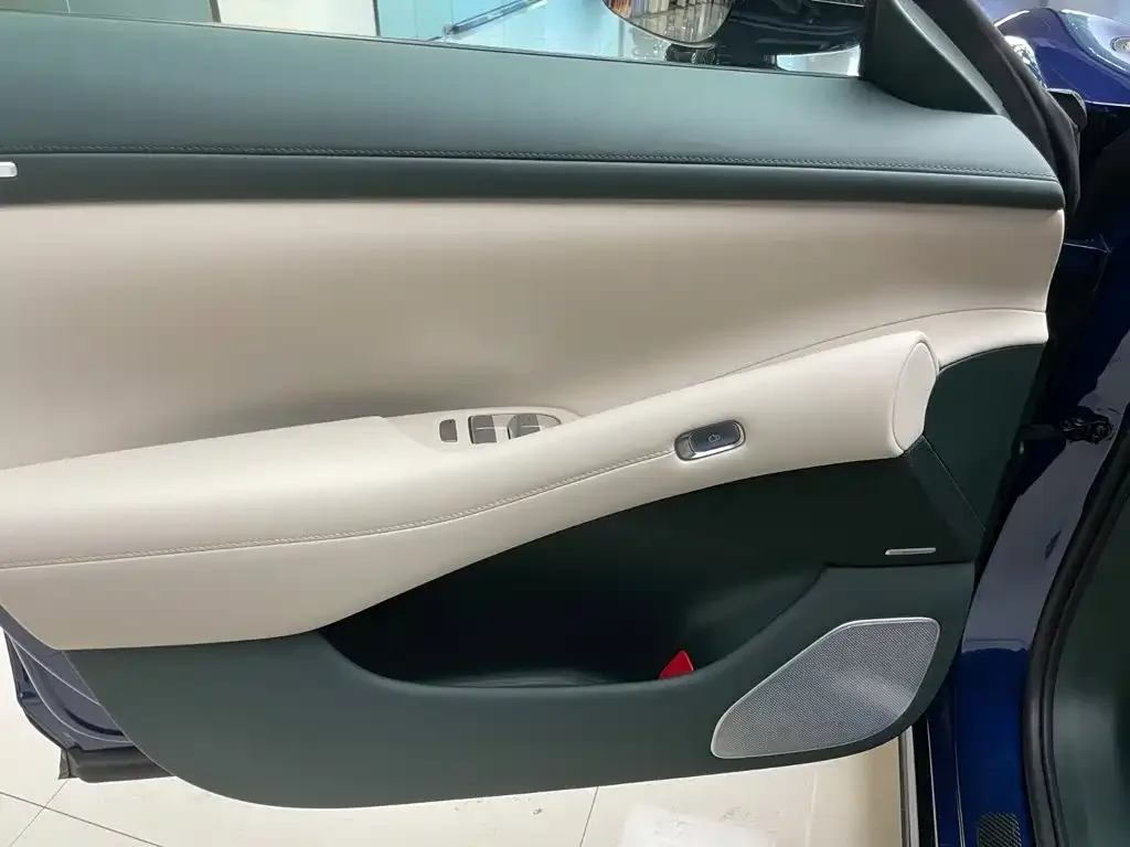Xiaomi Auto Xiaomi YU7 2025 Ultra Long Range High Performance AWD Max Edition — Фото автомобиля 7