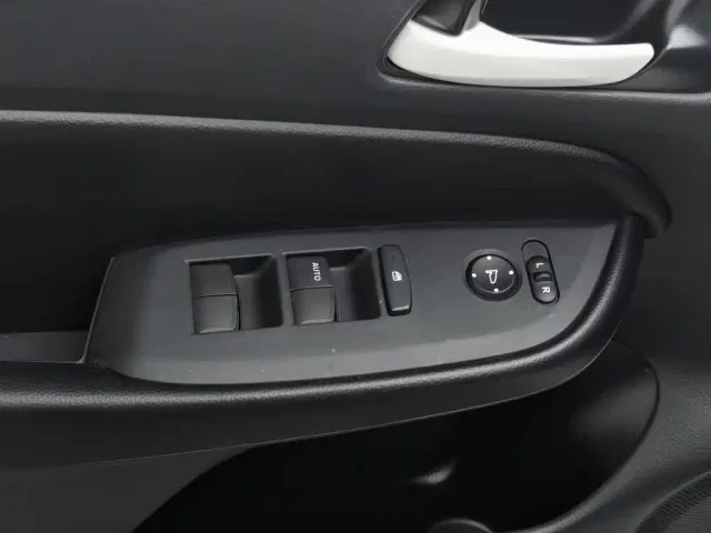 Honda Fit — Фото автомобиля 9