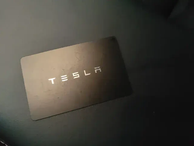 Tesla Model Y — Фото автомобиля 8