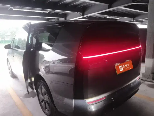 Li Auto MEGA — Фото автомобиля 2