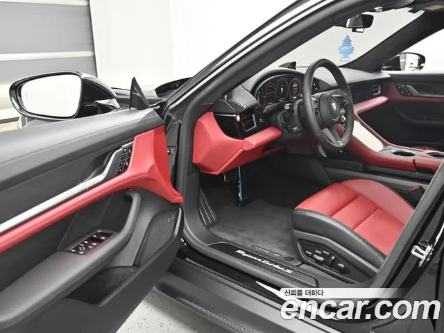 Porsche Taycan — Фото автомобиля 11