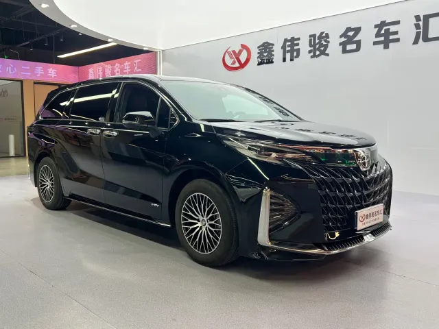 Toyota Sienna — Фото автомобиля 4