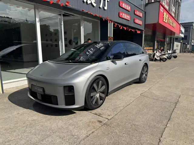 Фотография автомобиля — Li Auto i6