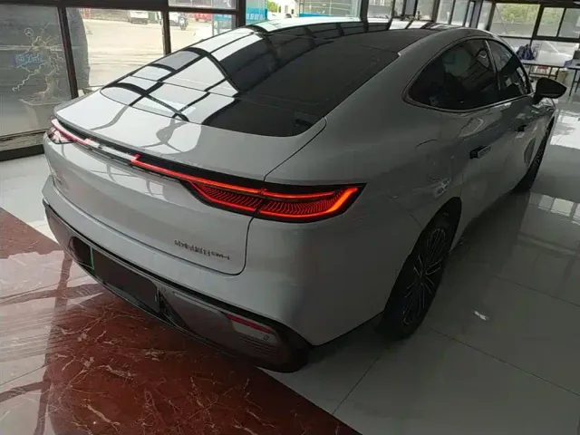 Geely Galaxy Xingyao 8 — Фото автомобиля 6