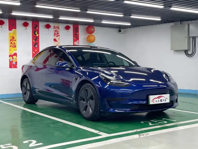 Tesla Model 3 — Фото автомобиля 3