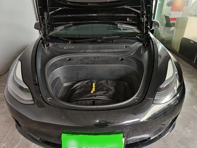 Tesla Model 3 — Фото автомобиля 19
