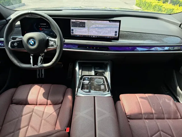 BMW i7 — Фото автомобиля 8