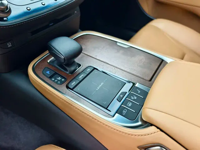 Lexus LS — Фото автомобиля 11