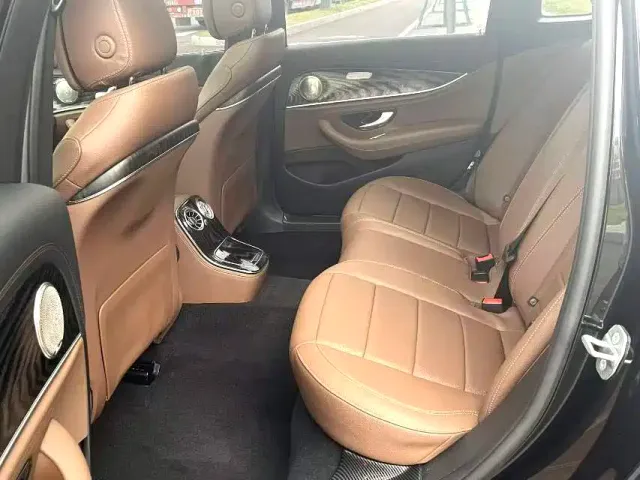 Mercedes-Benz E-Class — Фото автомобиля 5