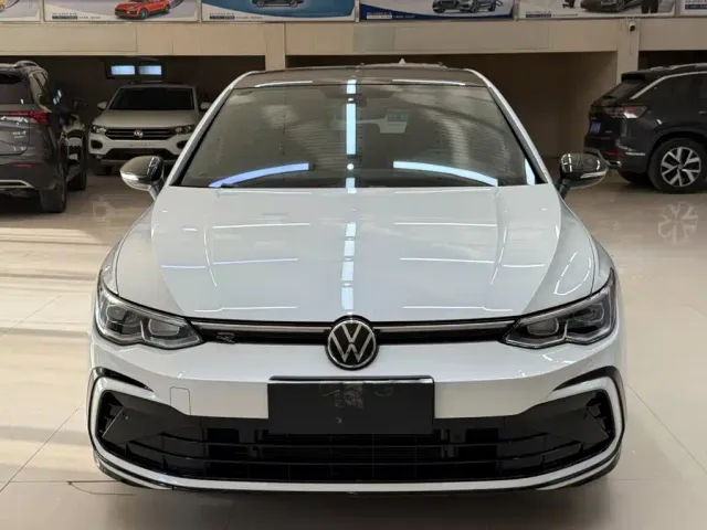 Volkswagen Golf — Фото автомобиля 2