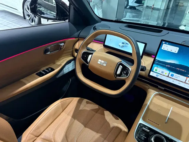 Geely Galaxy Starship 7 EM-i — Фото автомобиля 9