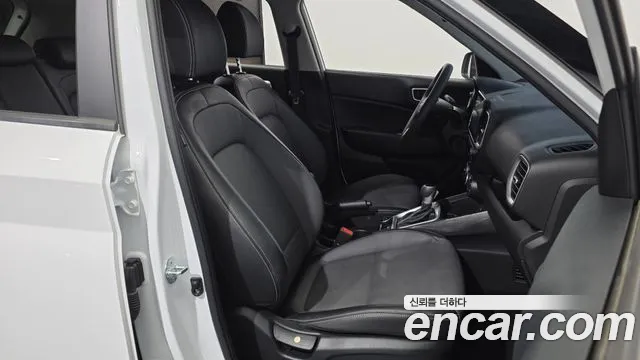 Hyundai Venue — Фото автомобиля 16