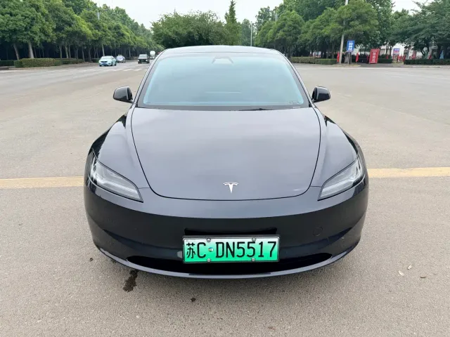 Tesla Model 3 — Фото автомобиля 2