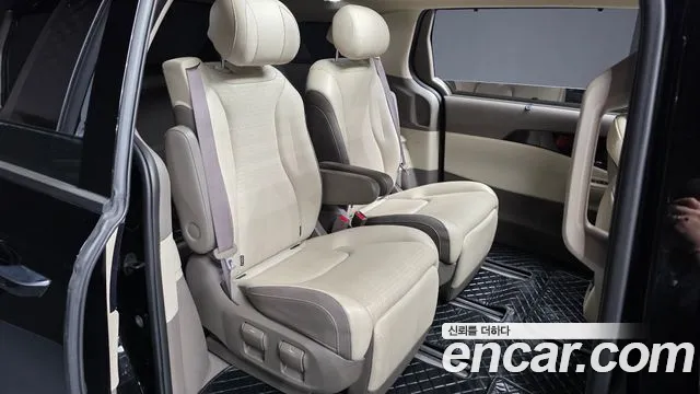 Kia Carnival Generation 4 — Фото автомобиля 17