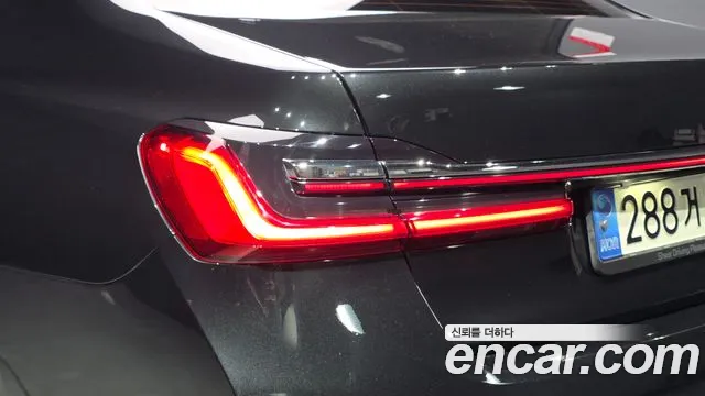 BMW 7 Series — Фото автомобиля 8